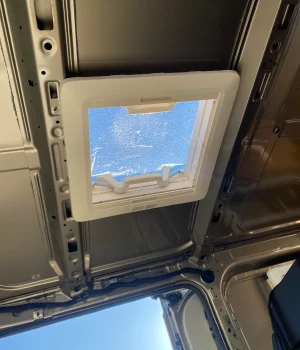 installation de lanterneau pour van et fourgon aménagé